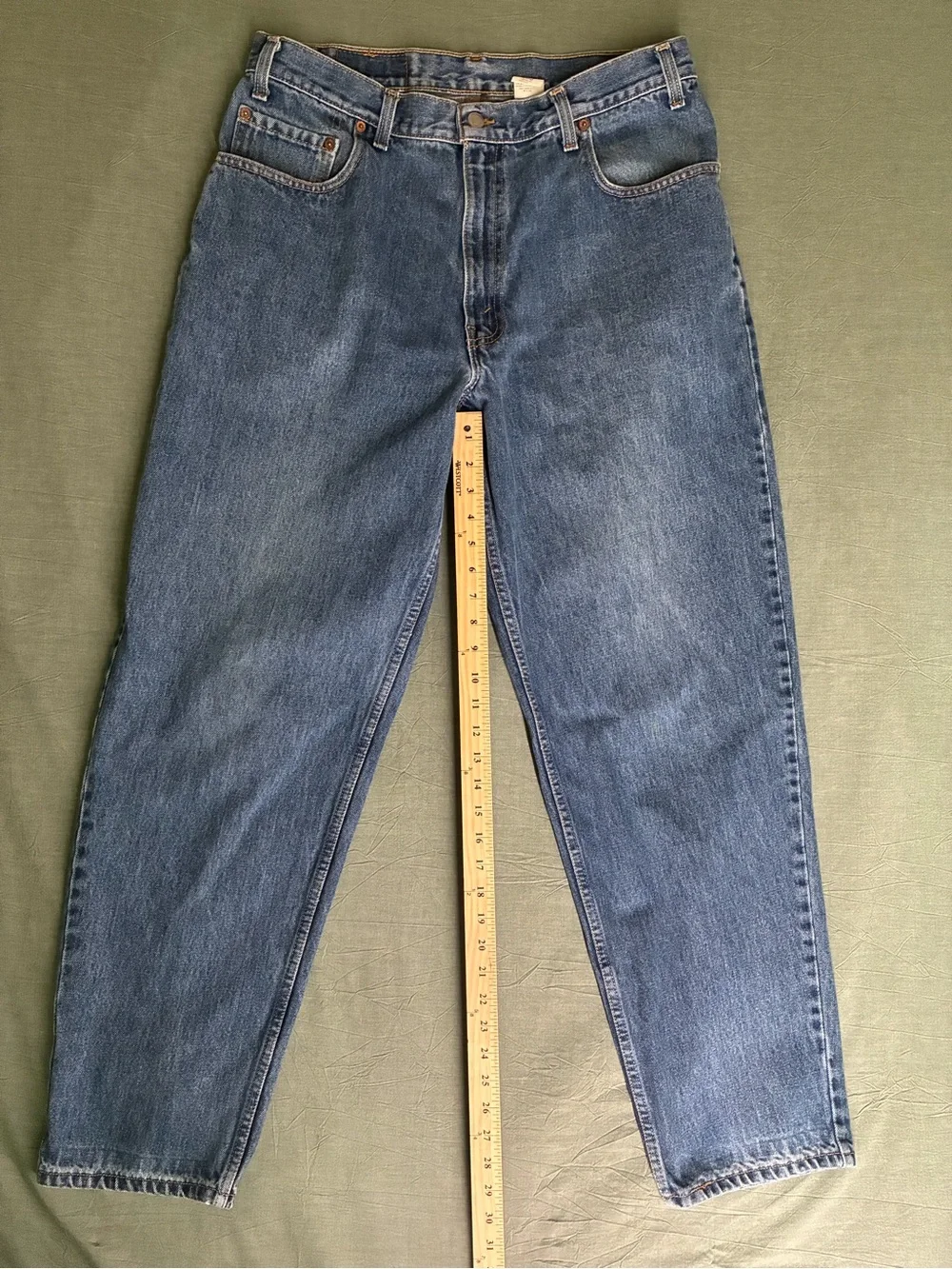 Vintage Levi’s 560 Jeans Men’s W36 L32 Medium Wash Loose Tapered